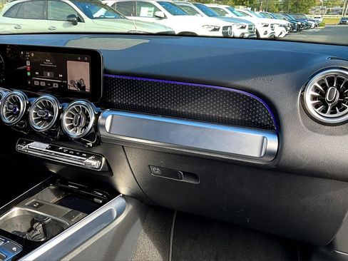 Used 2025 Mercedes-Benz GLB 250 4MATIC image 16