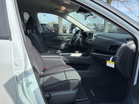 New 2026 Nissan Rogue SV FWD image 17