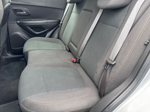 Used 2018 Chevrolet Trax LS FWD image 14