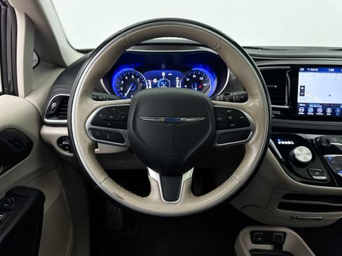Used 2019 Chrysler Pacifica Limited FWD image 26