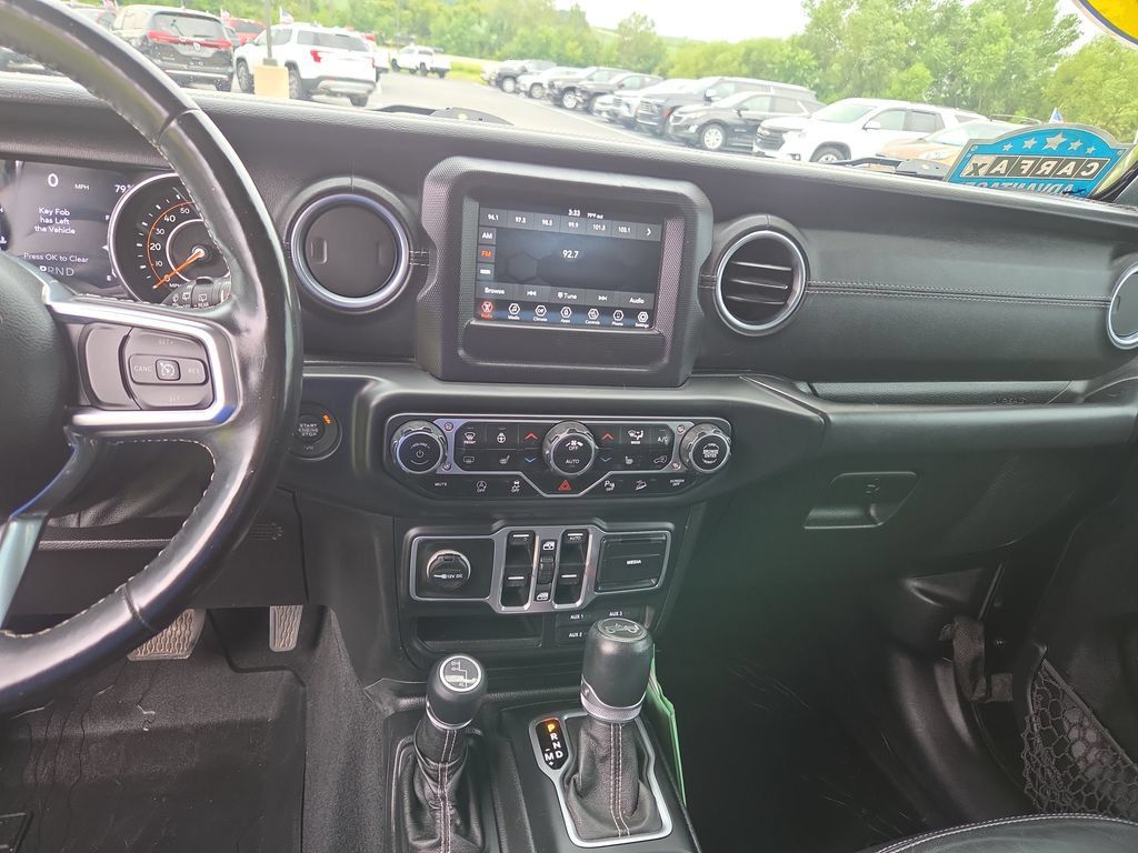 Used 2018 Jeep Wrangler Unlimited Sahara w/ Cold Weather Group AWD/4WD image 17