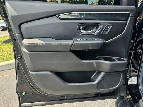 Used 2025 Honda Pilot Black Edition image 21