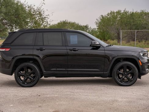 Used 2023 Jeep Grand Cherokee Altitude image 8