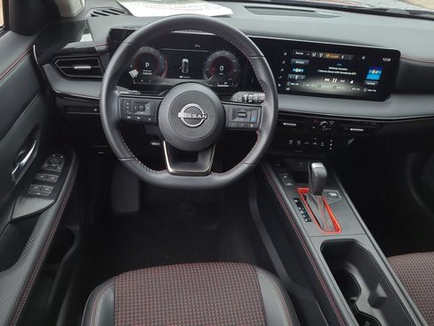 Certified 2025 Nissan Kicks SR FWD image 13