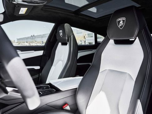 Used 2019 Lamborghini Urus AWD/4WD image 49