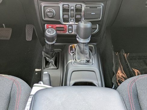 New 2025 Jeep Gladiator Rubicon image 17