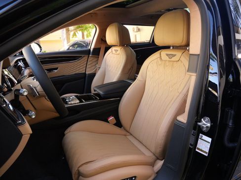 Used 2026 Bentley Flying Spur Azure AWD/4WD image 18