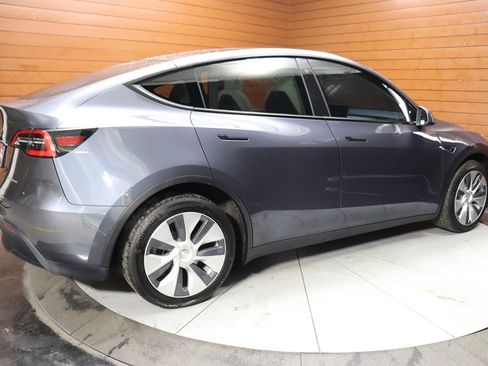 Used 2024 Tesla Model Y Long Range AWD/4WD image 7