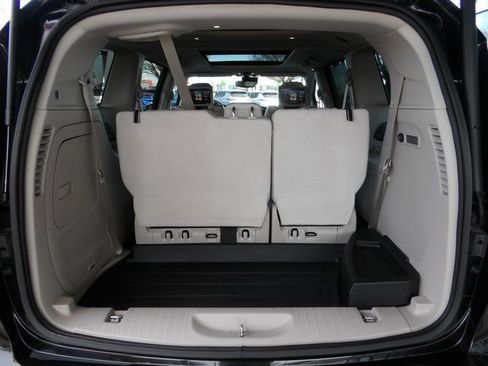 Used 2018 Chrysler Pacifica Limited w/ Tire & Wheel Group image 10