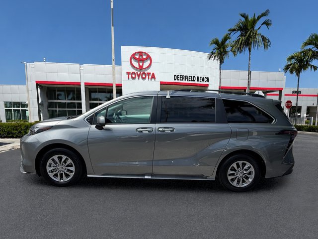 Certified 2026 Toyota Sienna XLE FWD image 4