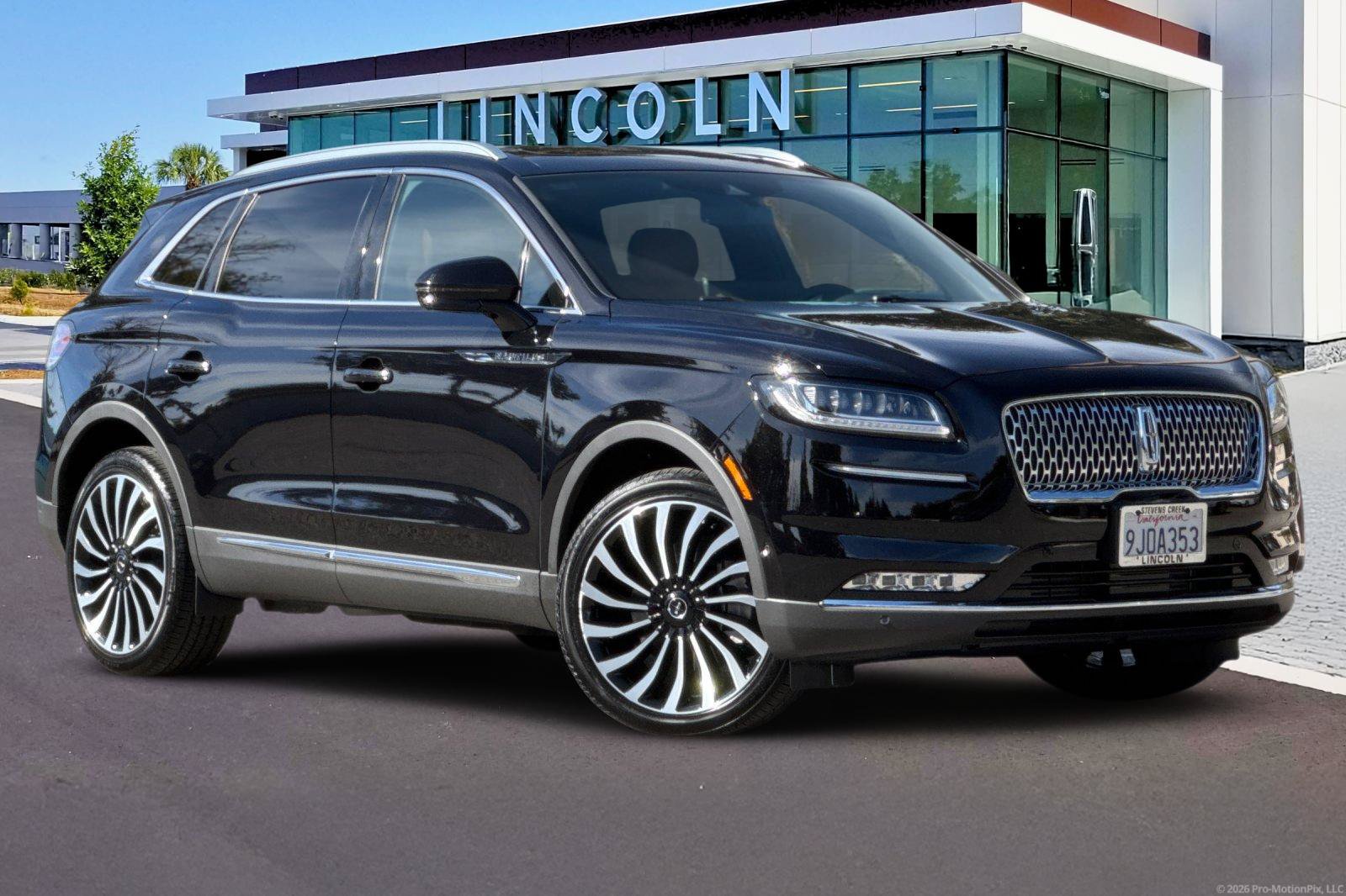 Used 2023 Lincoln Nautilus Black Label AWD/4WD image 2