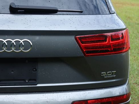 Used 2018 Audi Q7 3.0T Prestige image 32