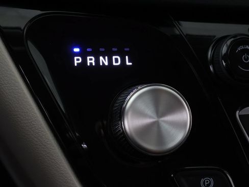 Used 2024 Chrysler Pacifica Touring-L FWD image 46