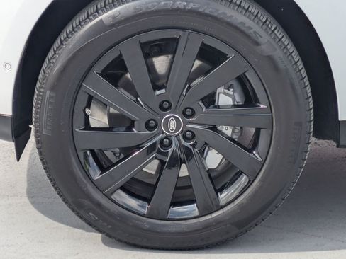 Certified 2025 Land Rover Range Rover Long Wheelbase SE AWD/4WD image 27