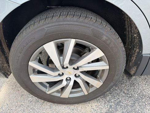 Used 2023 Chevrolet Equinox Premier AWD/4WD image 13