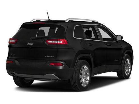 Used 2017 Jeep Cherokee Limited AWD/4WD image 2