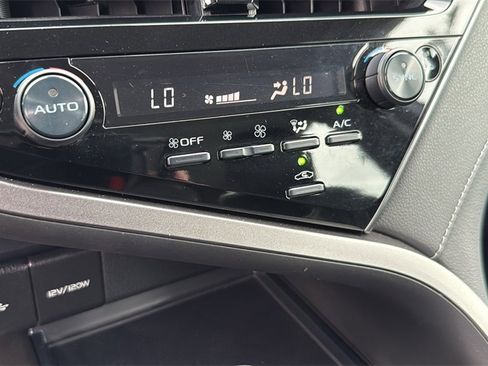 Used 2023 Toyota Camry SE image 24