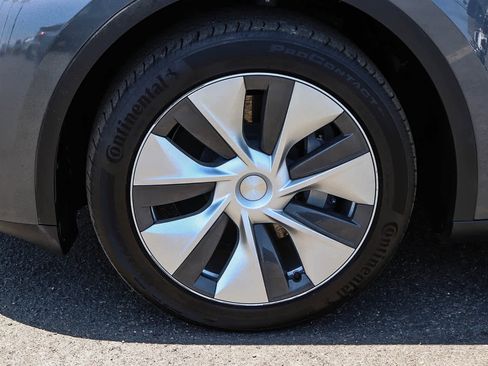 Used 2023 Tesla Model Y Long Range AWD/4WD image 14