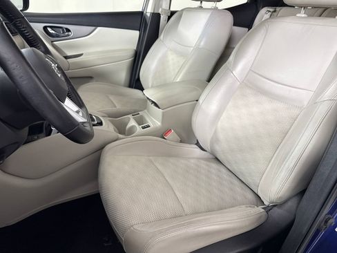 Used 2020 Nissan Rogue Sport SV w/ Technology Package image 11