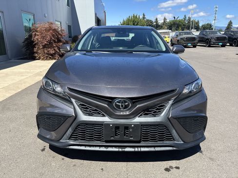 Used 2022 Toyota Camry SE w/ Convenience Package FWD image 6