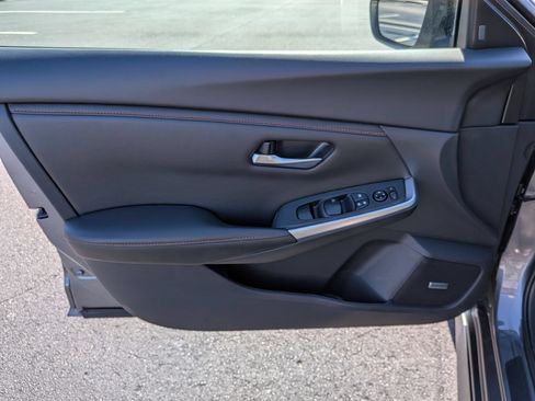 Used 2025 Nissan Sentra SR w/ SR Premium Package FWD image 11
