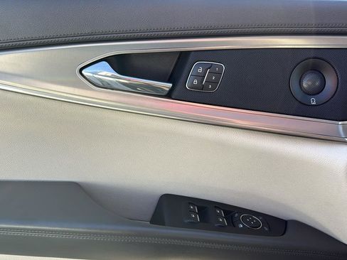 Used 2019 Lincoln Nautilus Reserve image 12