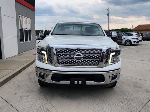 Used 2017 Nissan Titan SL w/ Chrome Package AWD/4WD image 10