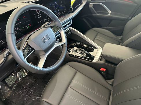 Certified 2025 Audi Q5 Premium w/ Convenience Package AWD/4WD image 10