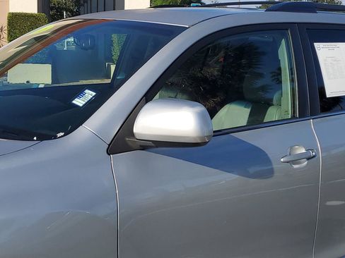 Used 2013 Toyota Highlander SE image 12