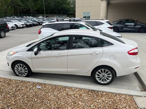 Used 2017 Ford Fiesta Titanium FWD image 7