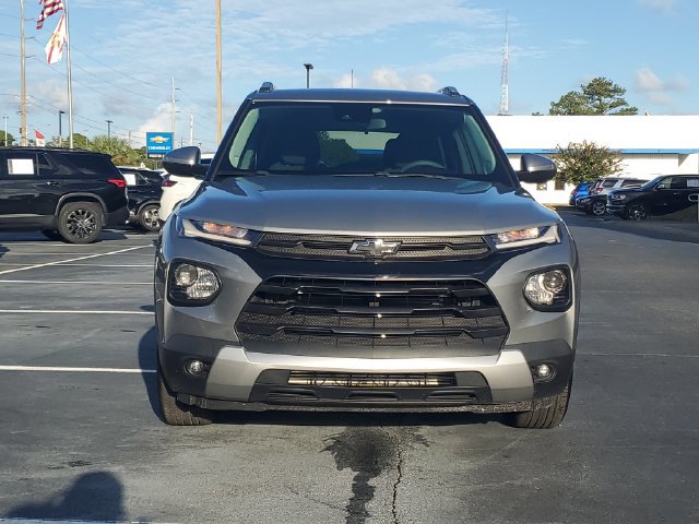 Used 2023 Chevrolet TrailBlazer LT w/ LPO, Blackout Package FWD image 2