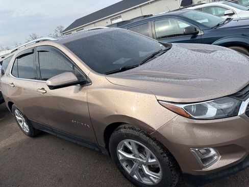 Used 2019 Chevrolet Equinox LT w/ Sun & Navigation Package image 4