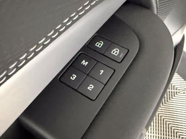 New 2026 Land Rover Discovery Limited Edition AWD/4WD image 23