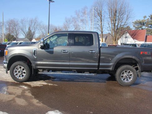 Used 2017 Ford F250 Lariat w/ Lariat Ultimate Package image 3