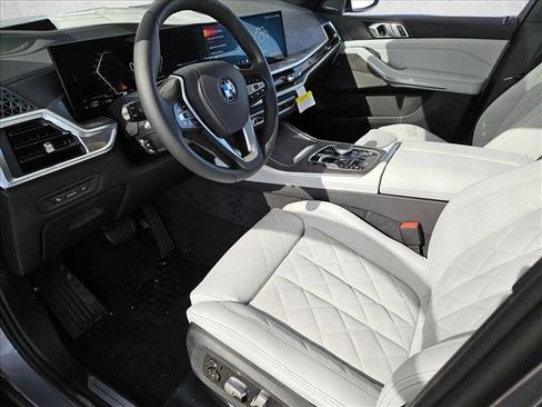 New 2026 BMW X5 xDrive50e image 9