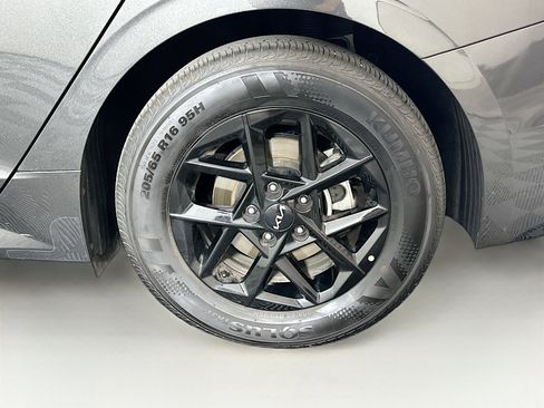 Used 2025 Kia K5 LXS image 11