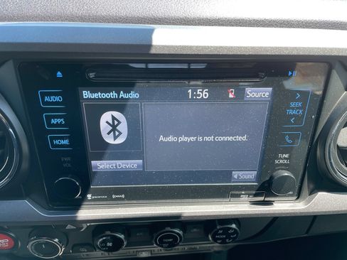 Certified 2018 Toyota Tacoma TRD Off-Road AWD/4WD image 17