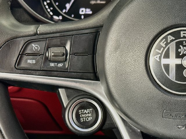 Used 2018 Alfa Romeo Giulia RWD image 11