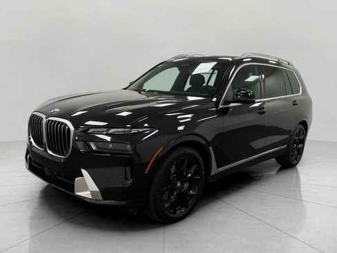 Certified 2025 BMW X7 xDrive40i w/ Premium Package image 13