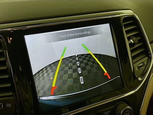Used 2021 Jeep Grand Cherokee Limited AWD/4WD image 19