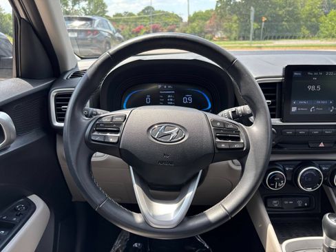 Used 2026 Hyundai Venue SEL FWD image 30