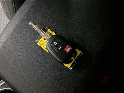 Used 2020 Toyota Tacoma SR5 image 30