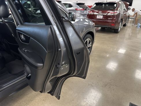 Used 2018 Nissan Rogue SL image 75