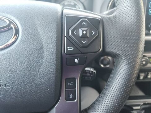 Used 2019 Toyota Tacoma TRD Off-Road AWD/4WD image 33