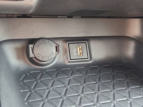 Used 2025 Toyota RAV4 XLE AWD/4WD image 23