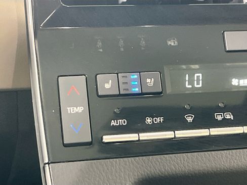 Used 2019 Toyota Avalon Limited w/ All Weather Liner Package FWD image 20