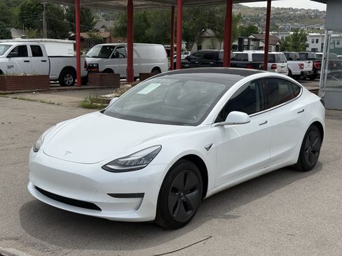 Used 2020 Tesla Model 3 Standard Range RWD image 8