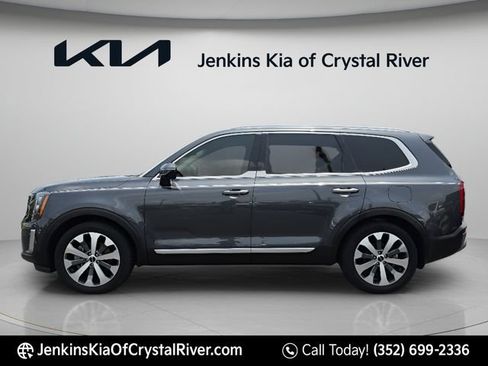 Used 2022 Kia Telluride SX w/ Towing Package FWD image 13