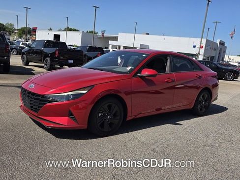 Used 2022 Hyundai Elantra SEL w/ Convenience Package image 3