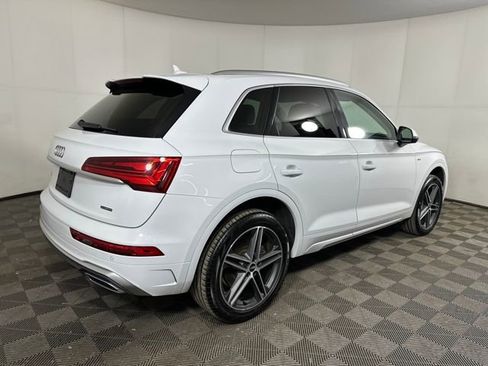 Used 2022 Audi Q5 e Premium Plus w/ Premium Plus Package image 3